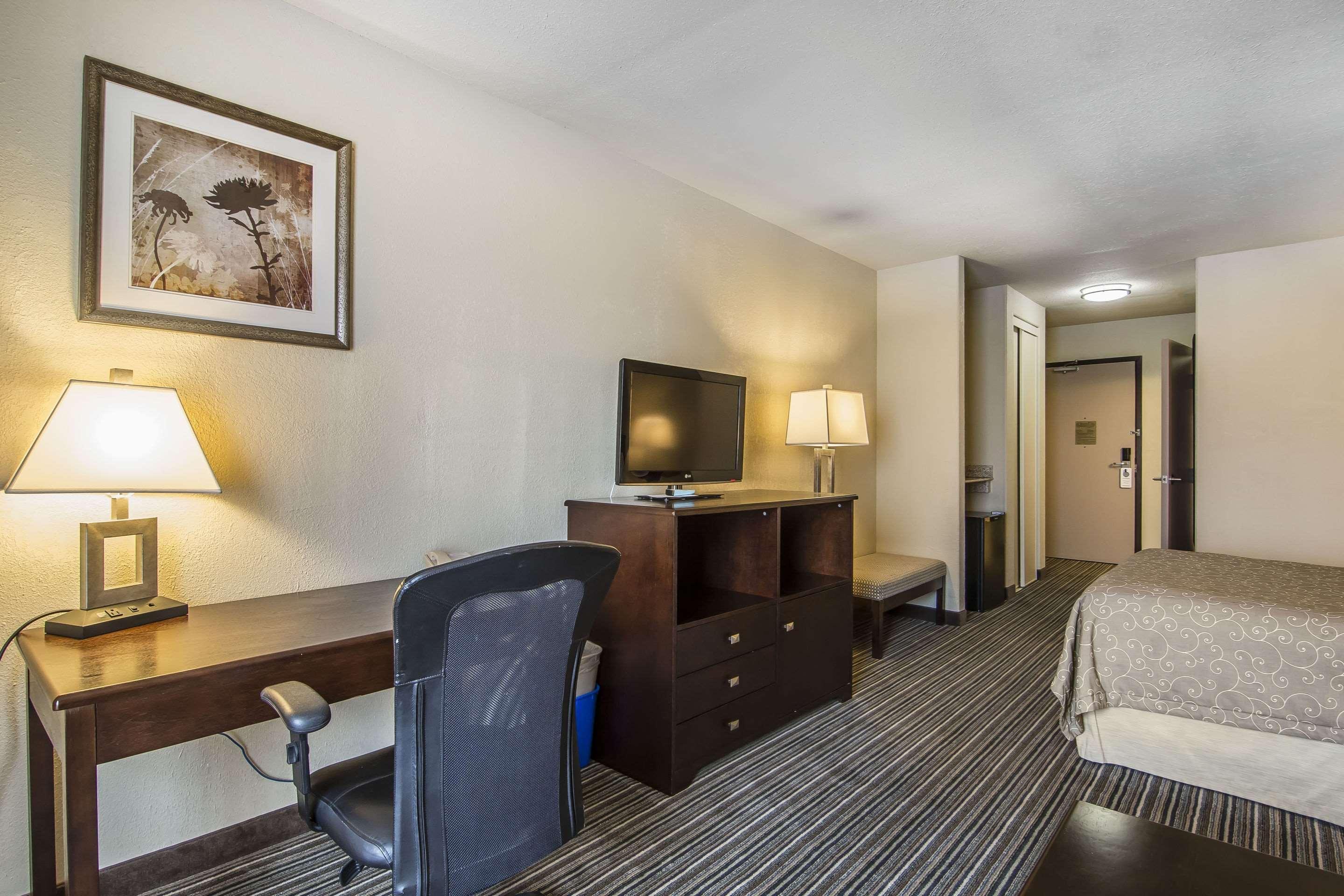Quality Inn & Suites Йорктън Екстериор снимка