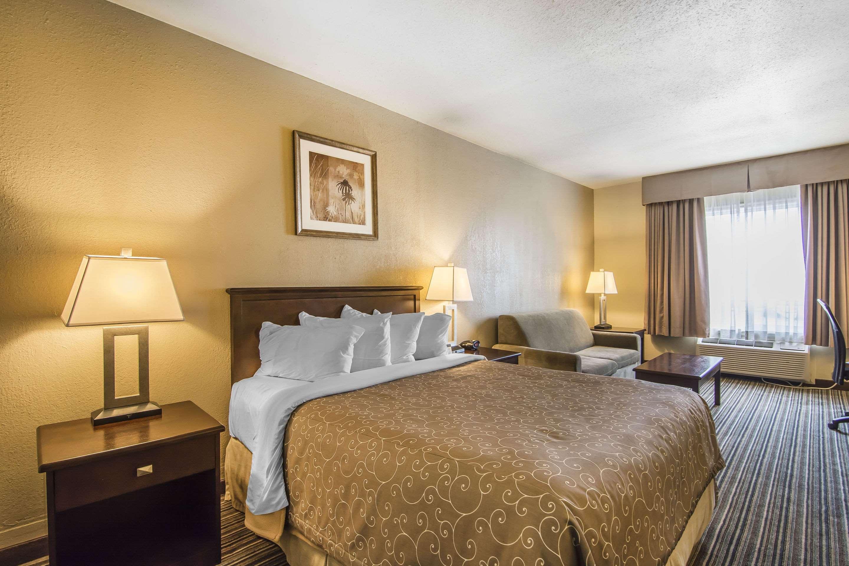 Quality Inn & Suites Йорктън Екстериор снимка