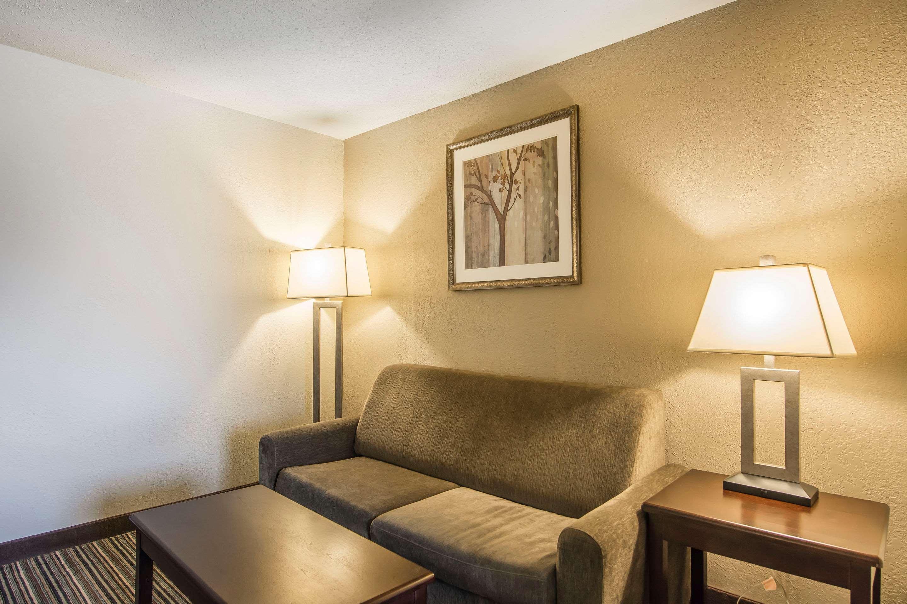 Quality Inn & Suites Йорктън Екстериор снимка