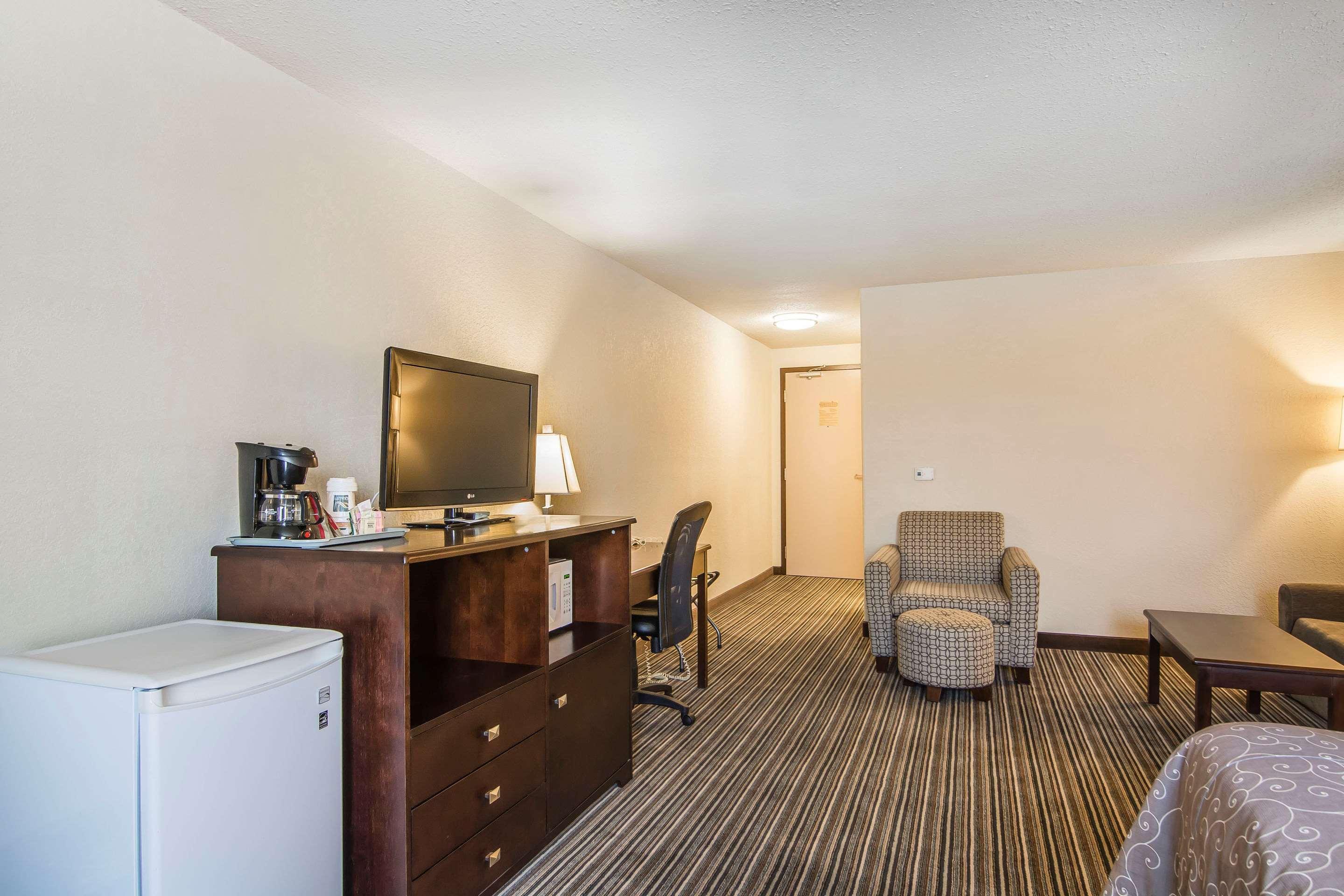 Quality Inn & Suites Йорктън Екстериор снимка