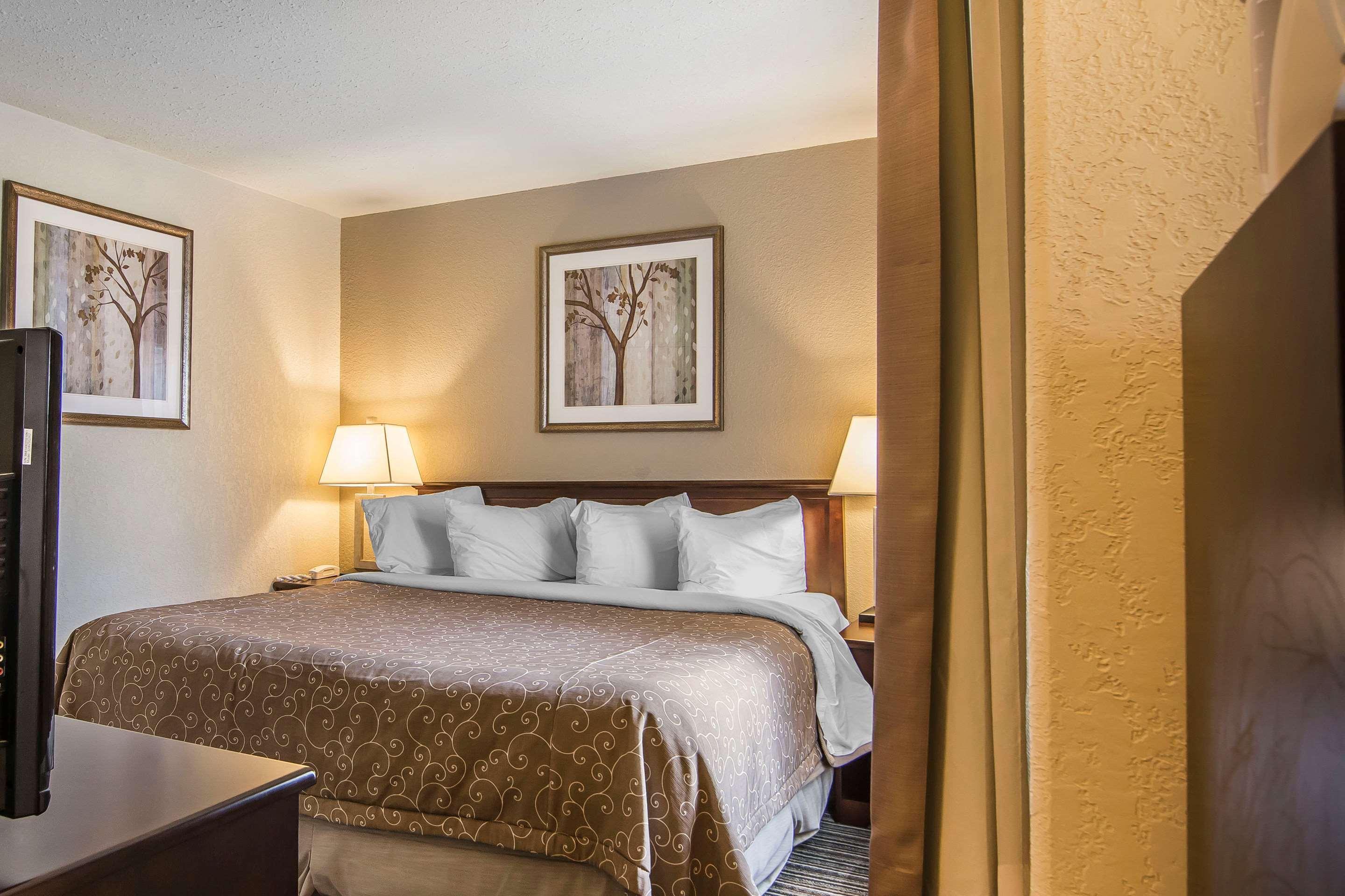 Quality Inn & Suites Йорктън Екстериор снимка