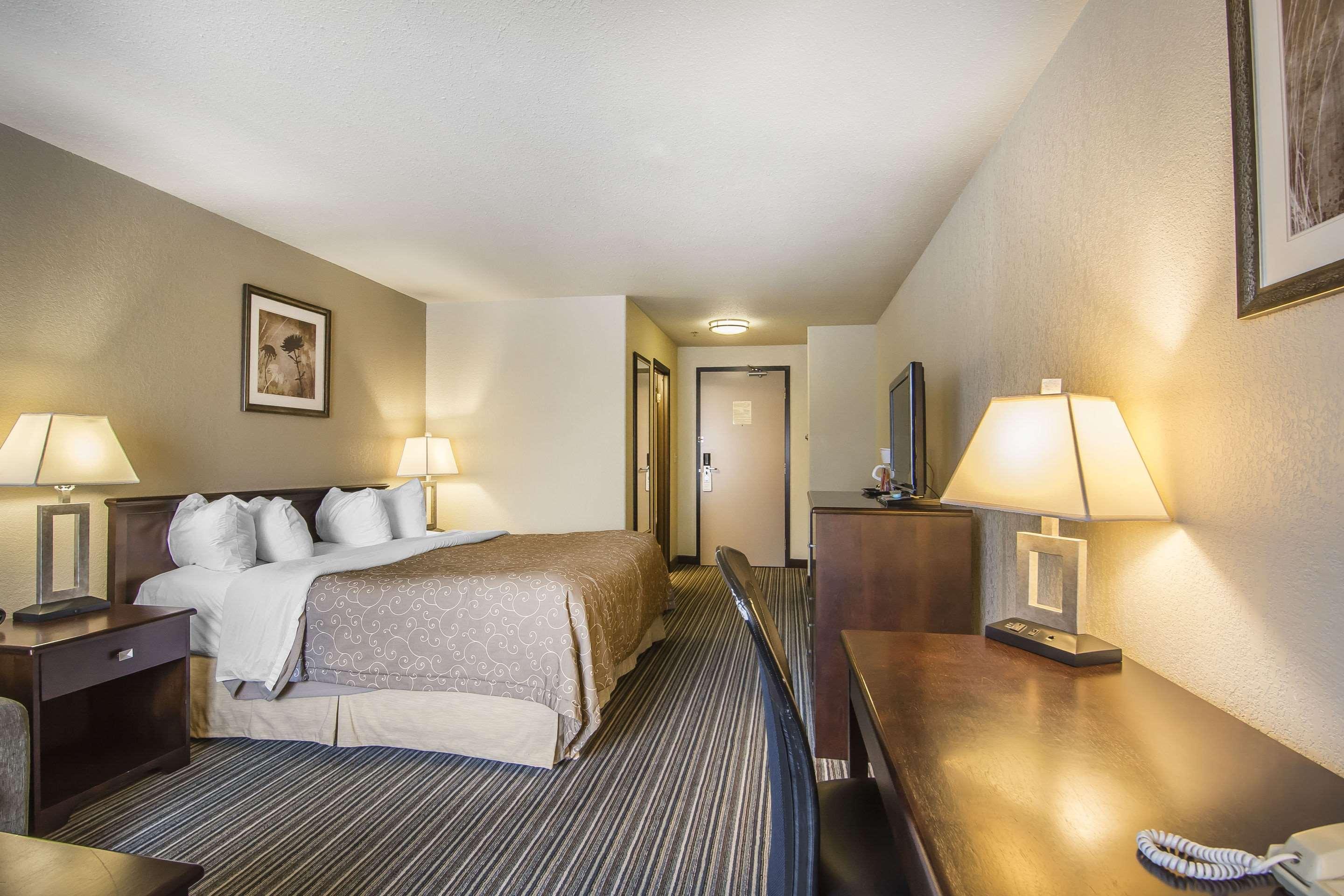 Quality Inn & Suites Йорктън Екстериор снимка