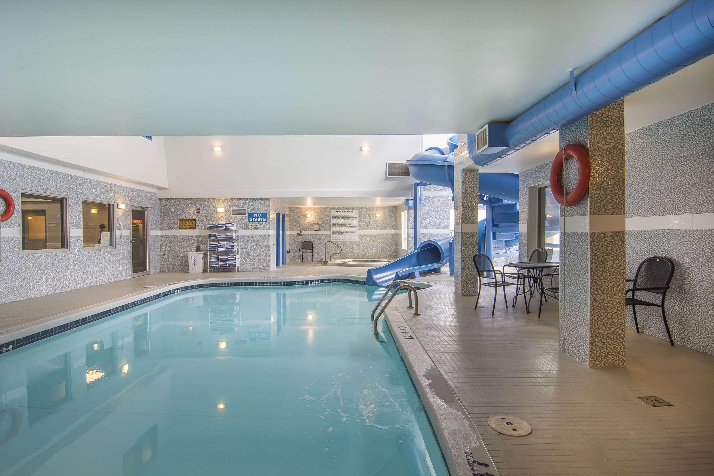Quality Inn & Suites Йорктън Екстериор снимка