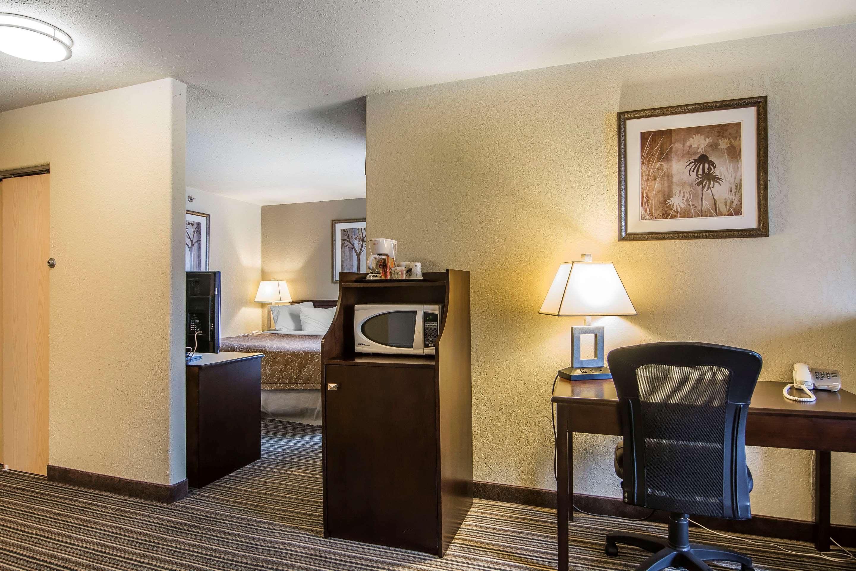 Quality Inn & Suites Йорктън Екстериор снимка