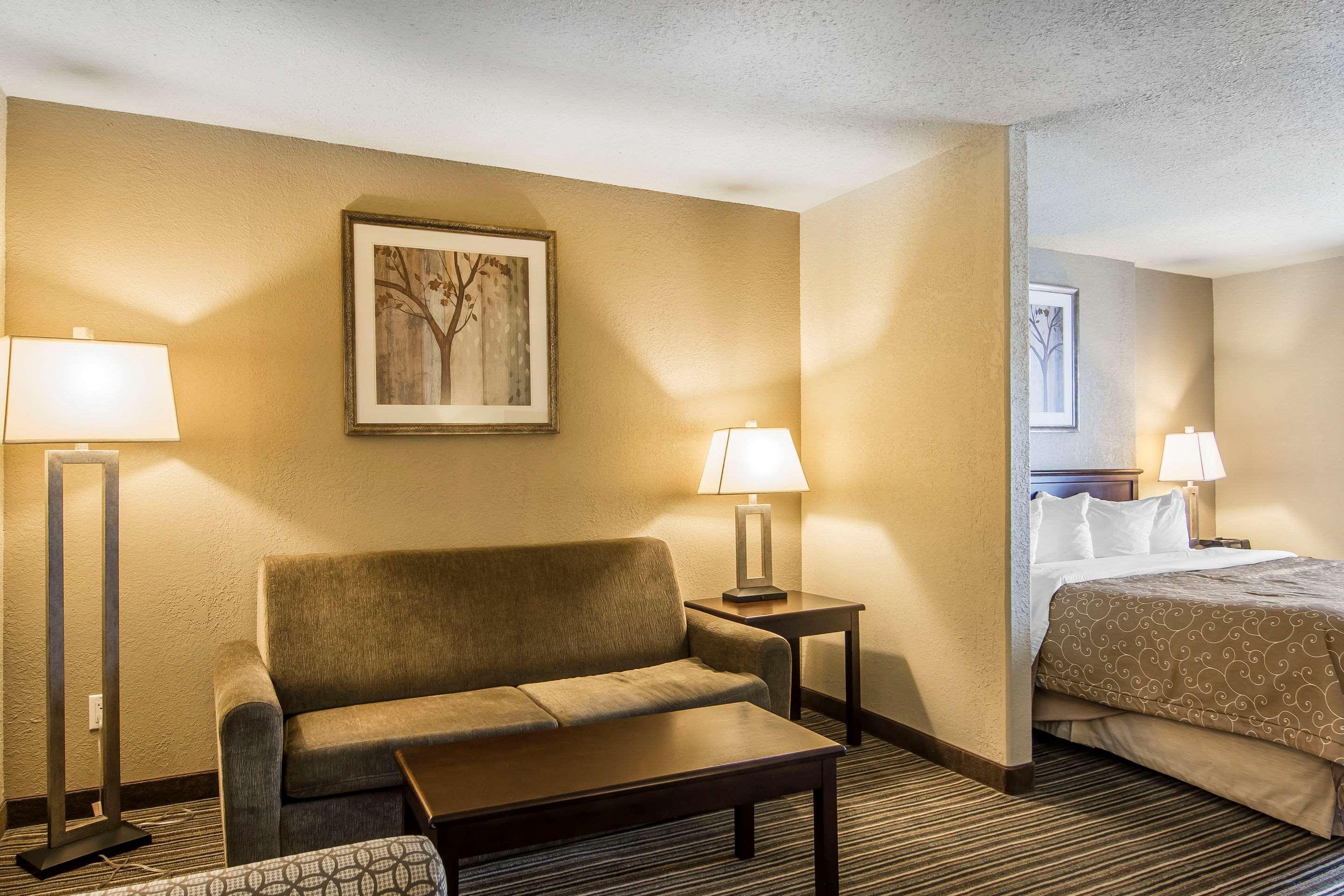 Quality Inn & Suites Йорктън Екстериор снимка