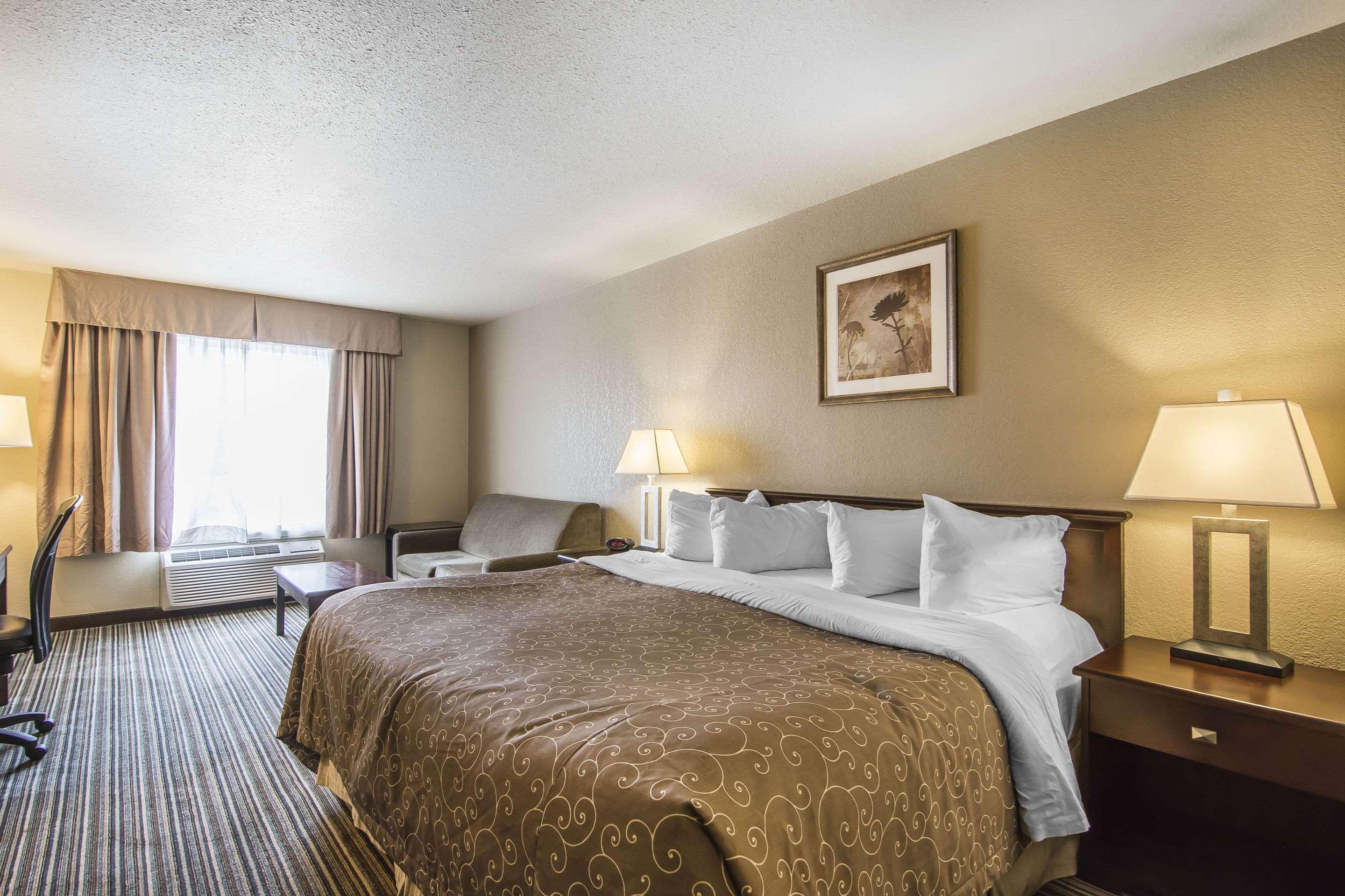 Quality Inn & Suites Йорктън Екстериор снимка