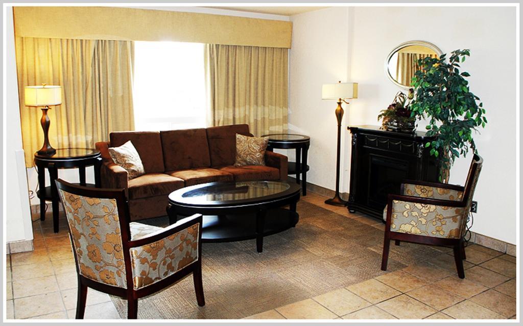 Quality Inn & Suites Йорктън Екстериор снимка