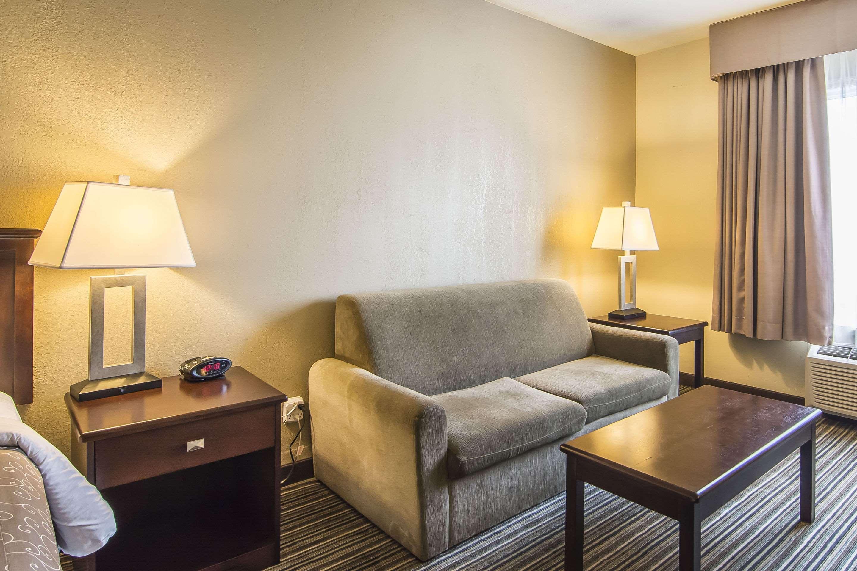 Quality Inn & Suites Йорктън Екстериор снимка