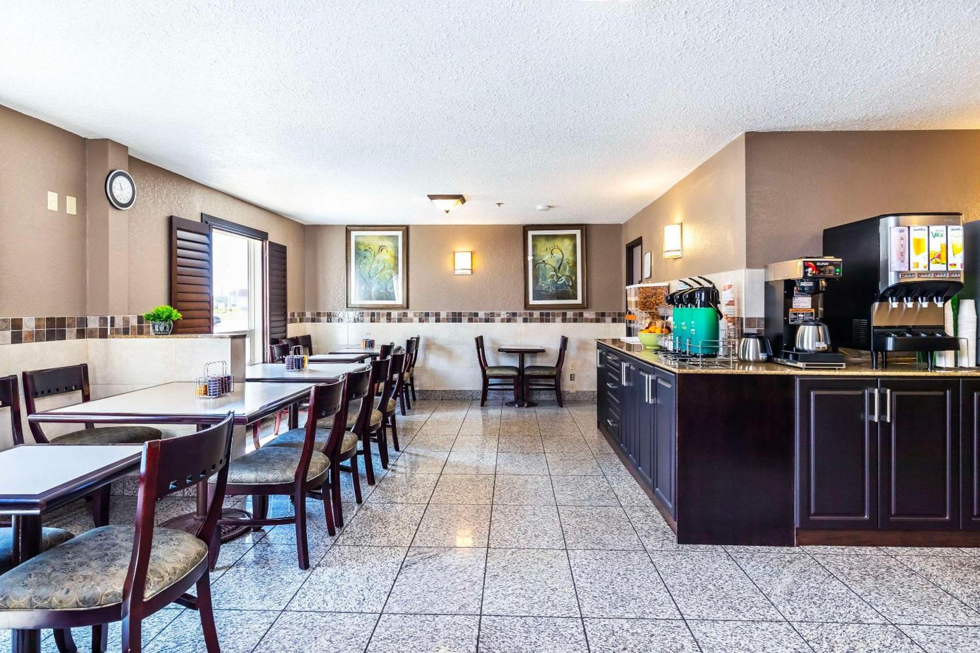 Quality Inn & Suites Йорктън Екстериор снимка