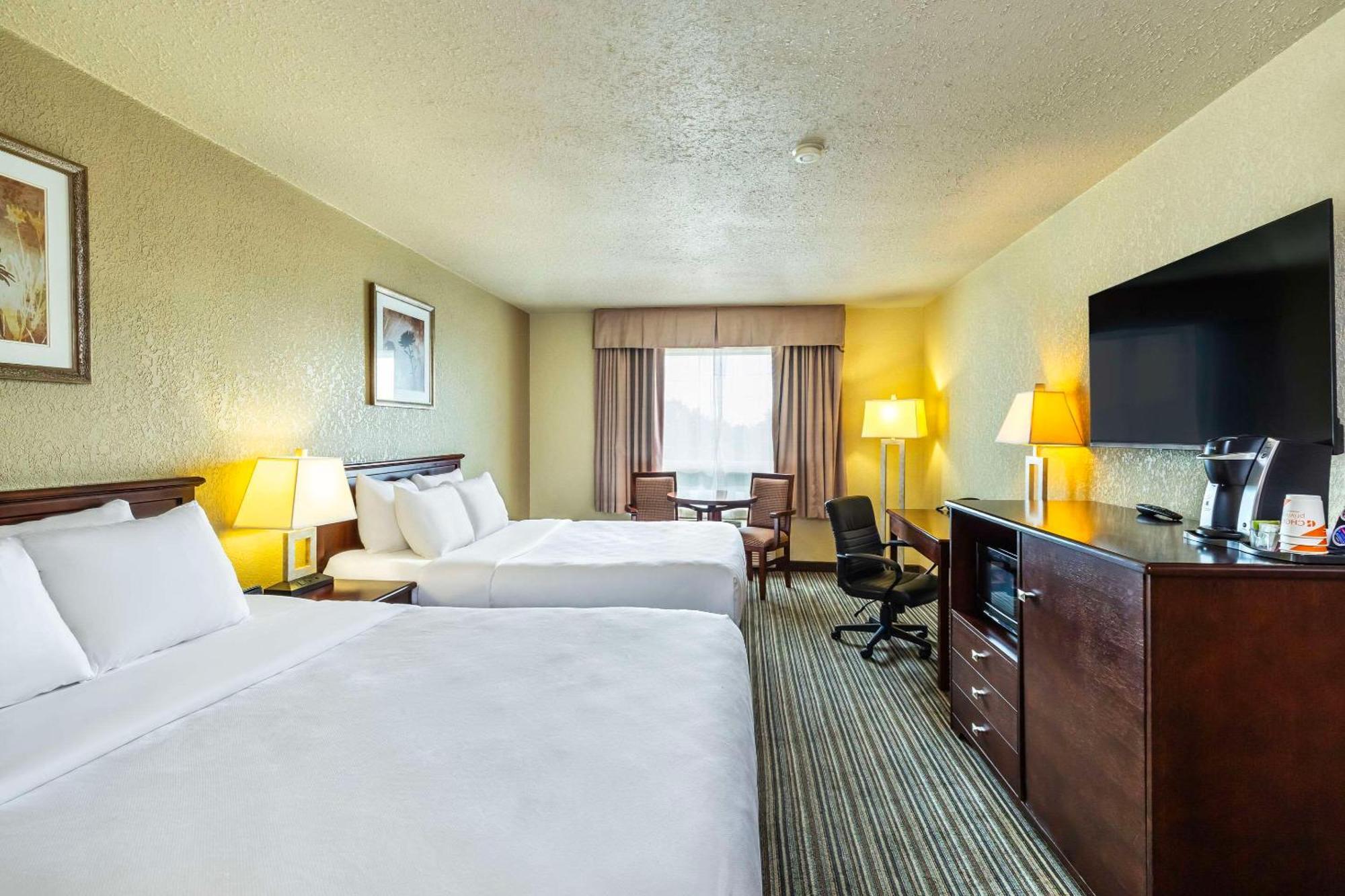 Quality Inn & Suites Йорктън Екстериор снимка