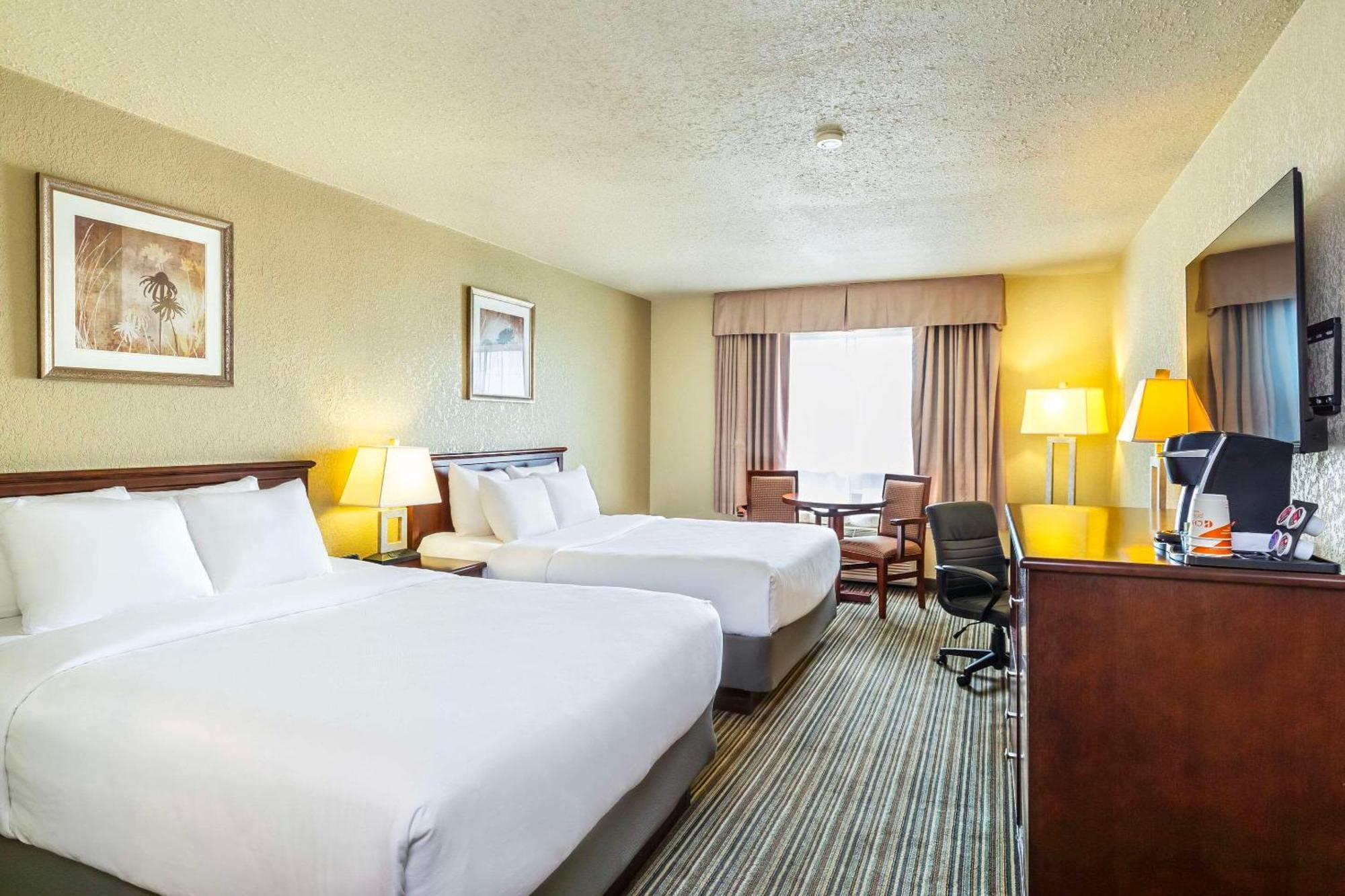 Quality Inn & Suites Йорктън Екстериор снимка