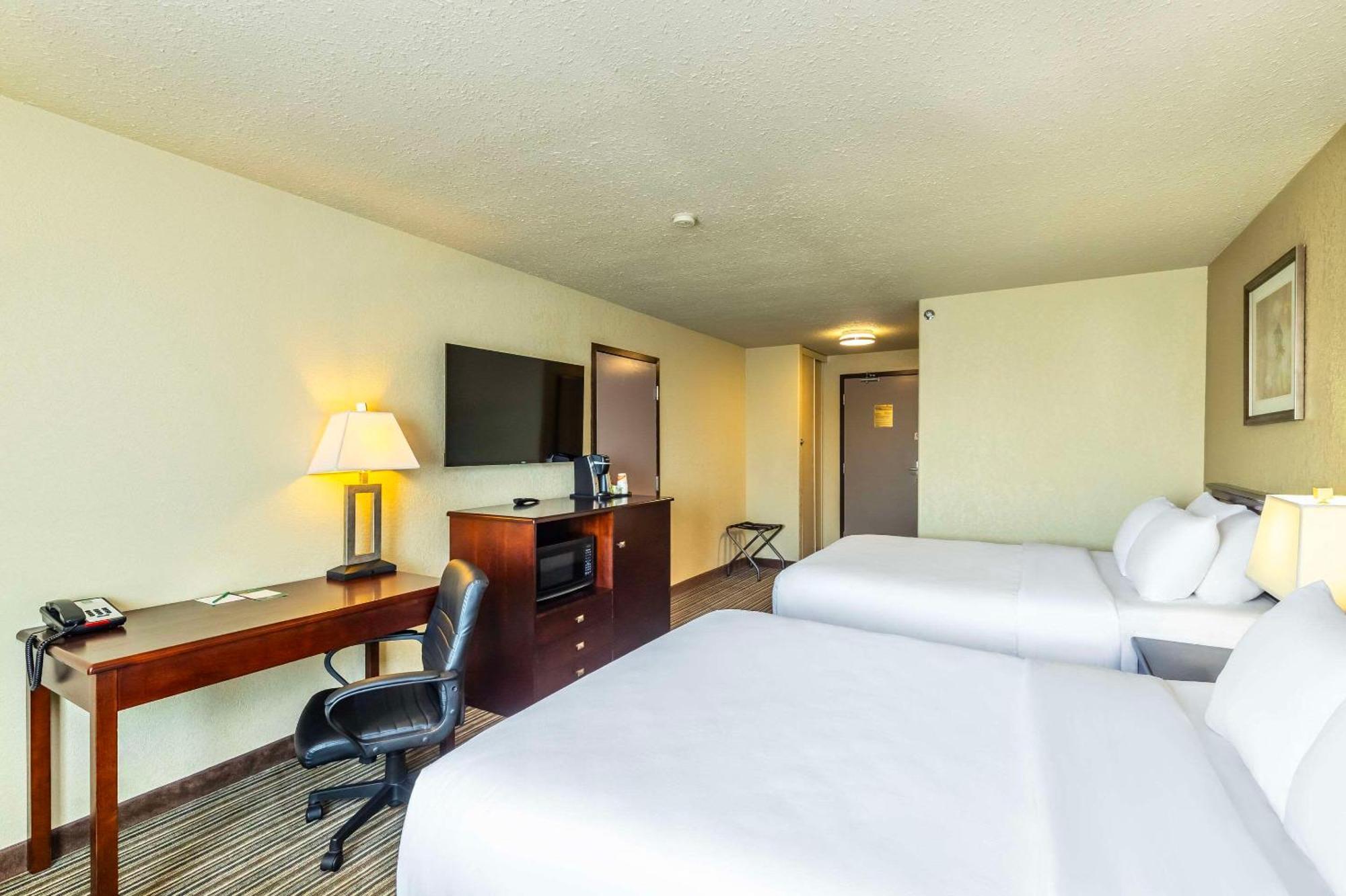 Quality Inn & Suites Йорктън Екстериор снимка