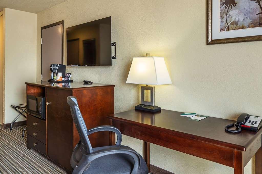 Quality Inn & Suites Йорктън Стая снимка