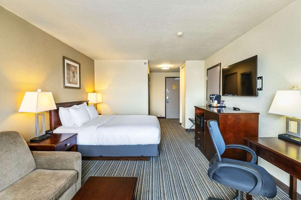 Quality Inn & Suites Йорктън Стая снимка