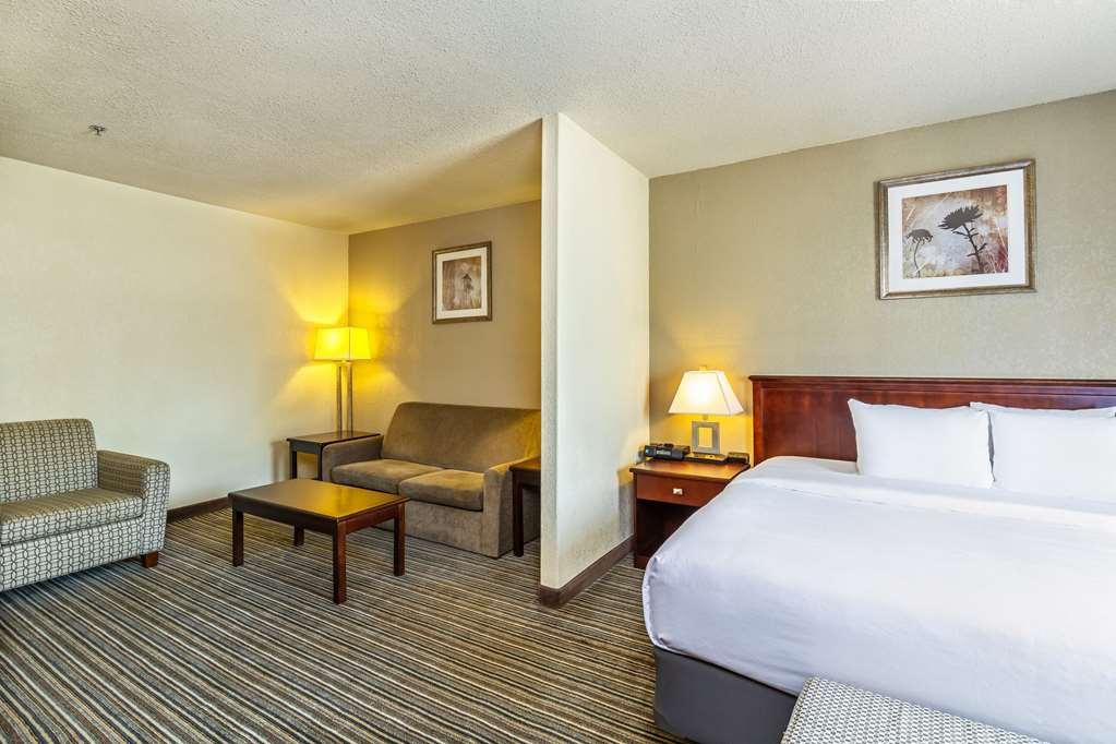 Quality Inn & Suites Йорктън Стая снимка