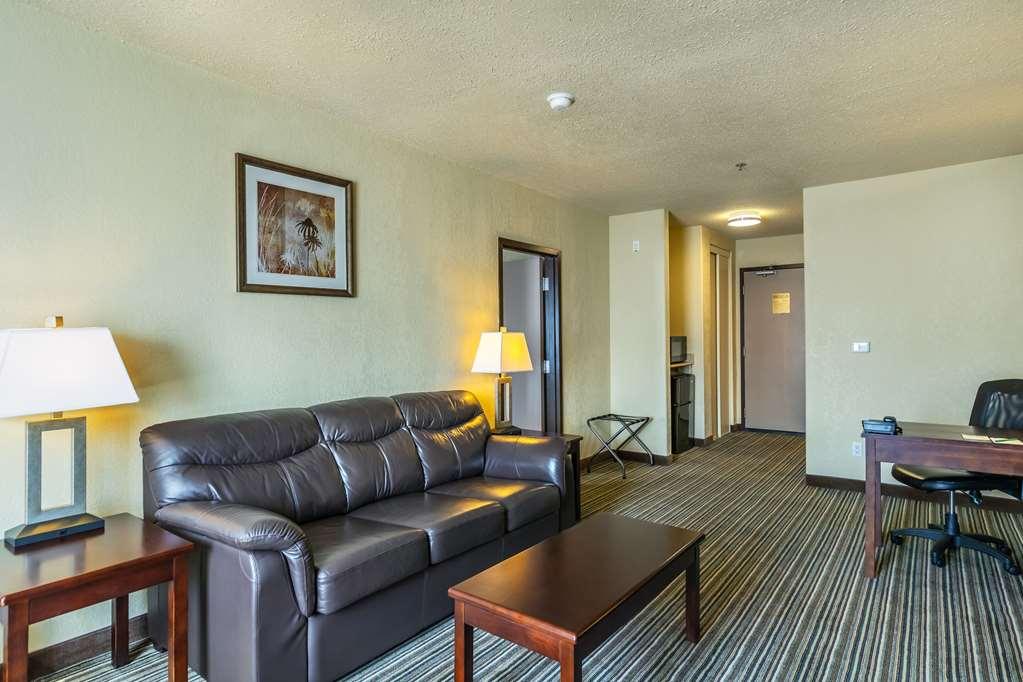 Quality Inn & Suites Йорктън Стая снимка