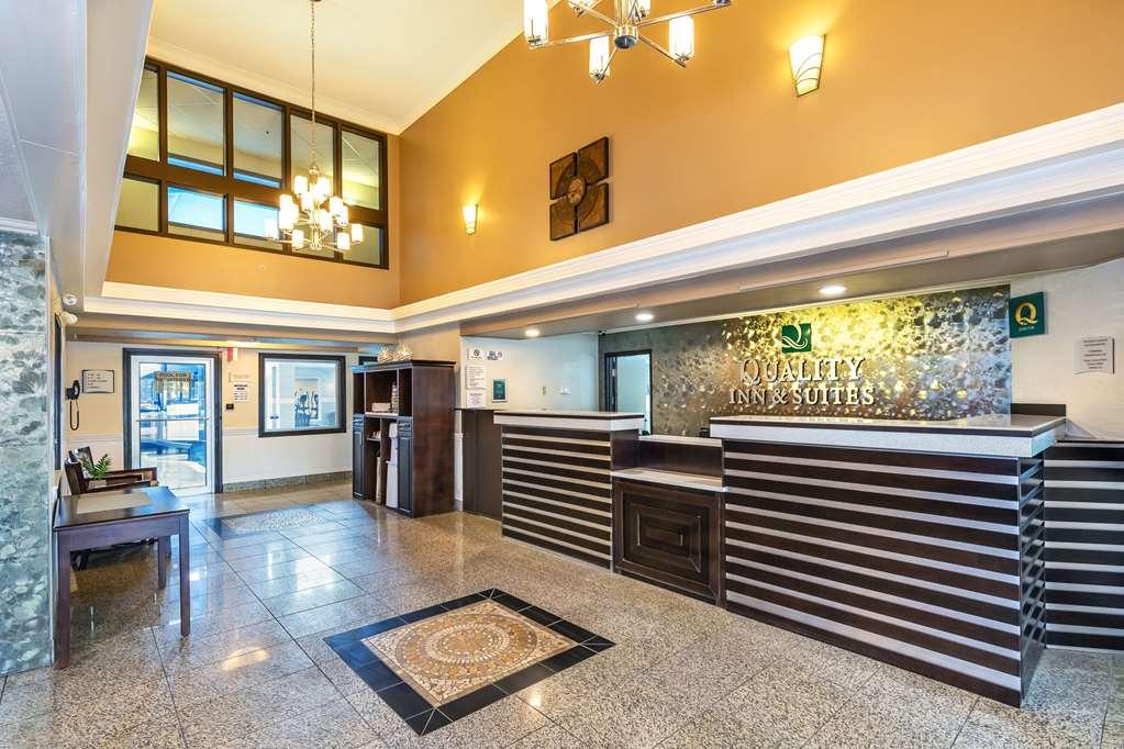 Quality Inn & Suites Йорктън Интериор снимка