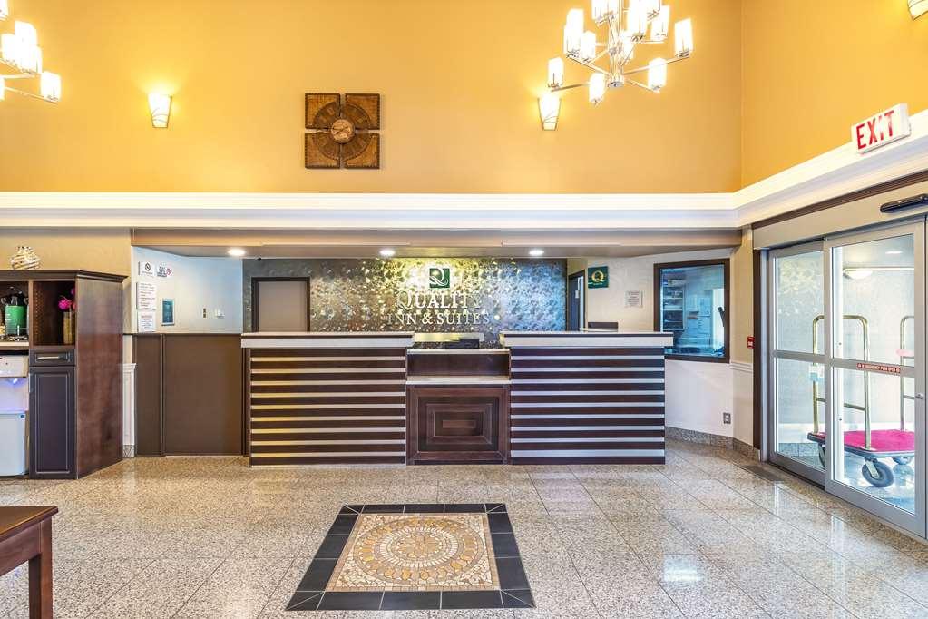 Quality Inn & Suites Йорктън Интериор снимка